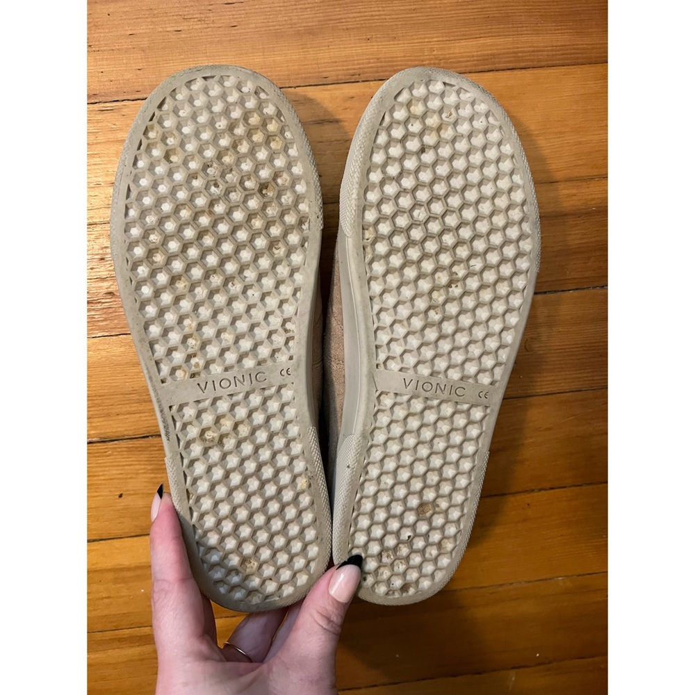 Vionic Sunny Jean Tan Suede Sneaker, size 6 - Picture 6 of 6